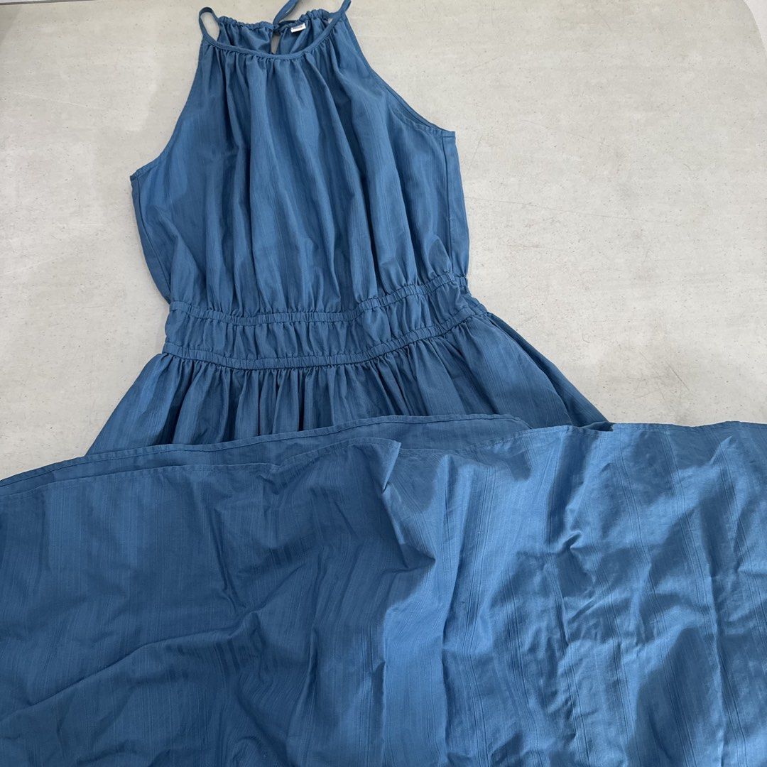 Blue Uniqlo Dress (Category: Dresses) located in Quezon City. Submitted by shopsofiascloset (Listing ID 1443533181, Image 2). Description: Preloved, kindly manage expectations RFS: Decluttering.