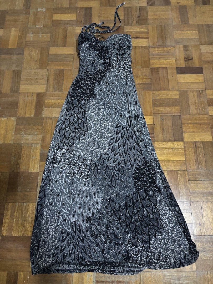 Boho Paisley Print Strapless Maxi Dress (Category: Dresses) located in Makati City. Submitted by chumi10 (Listing ID 1443644215, Image 2). Description: - Long strapless maxi dress - Cool paisley print - Halter neck tie - Stretchy fabric for comfort - Ideal for beach vacations or casual summer outings - Easy to wear and comfortable.