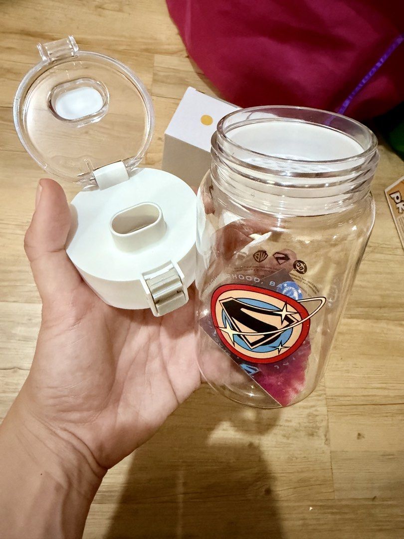 Brand New - Superman Tumbler (Category: Water Bottles & Tumblers) located in Muntinlupa City. Submitted by sashaloves (Listing ID 1443528044, Image 3). Description: Superman Tumbler Brand New with Box 350ml Available: 2 pcs Freebie from Watsons Miner to shoulder SF..