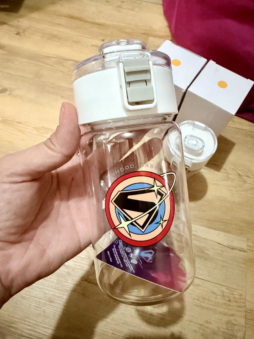 Brand New - Superman Tumbler (Category: Water Bottles & Tumblers) located in Muntinlupa City. Submitted by sashaloves (Listing ID 1443528044, Image 2). Description: Superman Tumbler Brand New with Box 350ml Available: 2 pcs Freebie from Watsons Miner to shoulder SF..