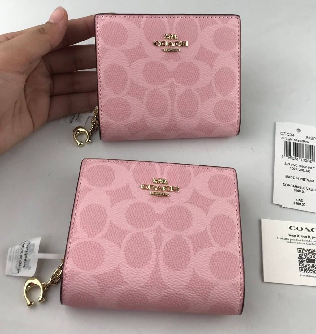 C oach pink snap card small wallet (Category: Wallets & Card holders) located in Rizal. Submitted by shadow0101 (Listing ID 1443583225, Image 1). Description: complete inclusion payment 1st policy same OG quality lalamove or J&T express if province.