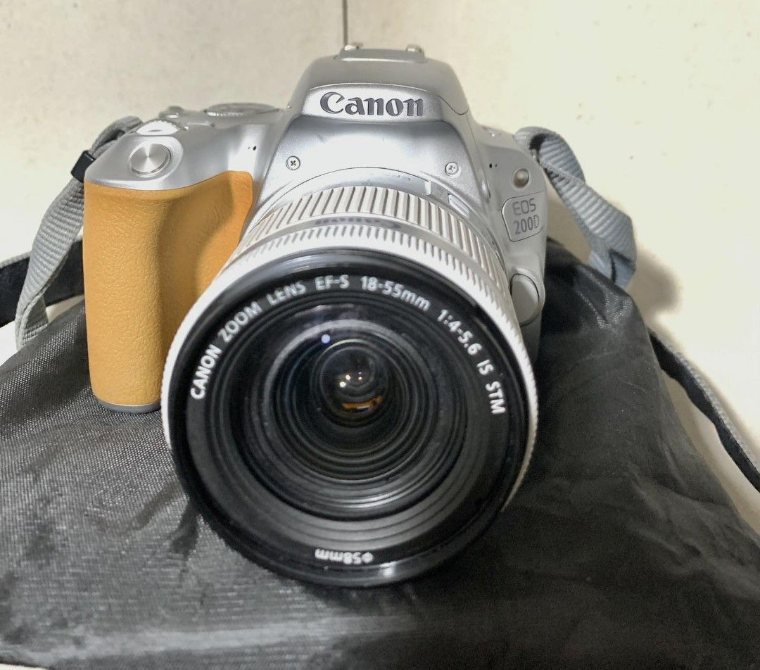 CANON 200D Limited Edition (SILVER) (Category: Cameras) located in San Mateo. Submitted by joshuaurboda (Listing ID 1443544035, Image 2). Description: For sale!! Hindi na ginagamit ready to use na test to sawa pa.