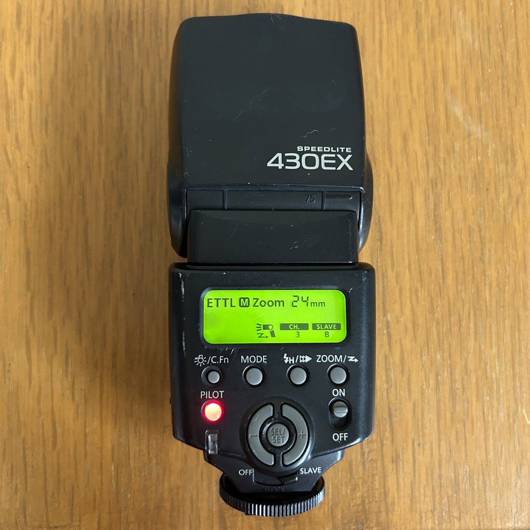Canon Speedlite 430EX flash (Category: Flashes) located in Las Pinas. Submitted by pl4y_it_4g4in (Listing ID 1443592235, Image 2). Description: Used Good working condition Uses 4x AA Battery (rechargeable batteries are recommended) Pls check photos for cosmetic condition .