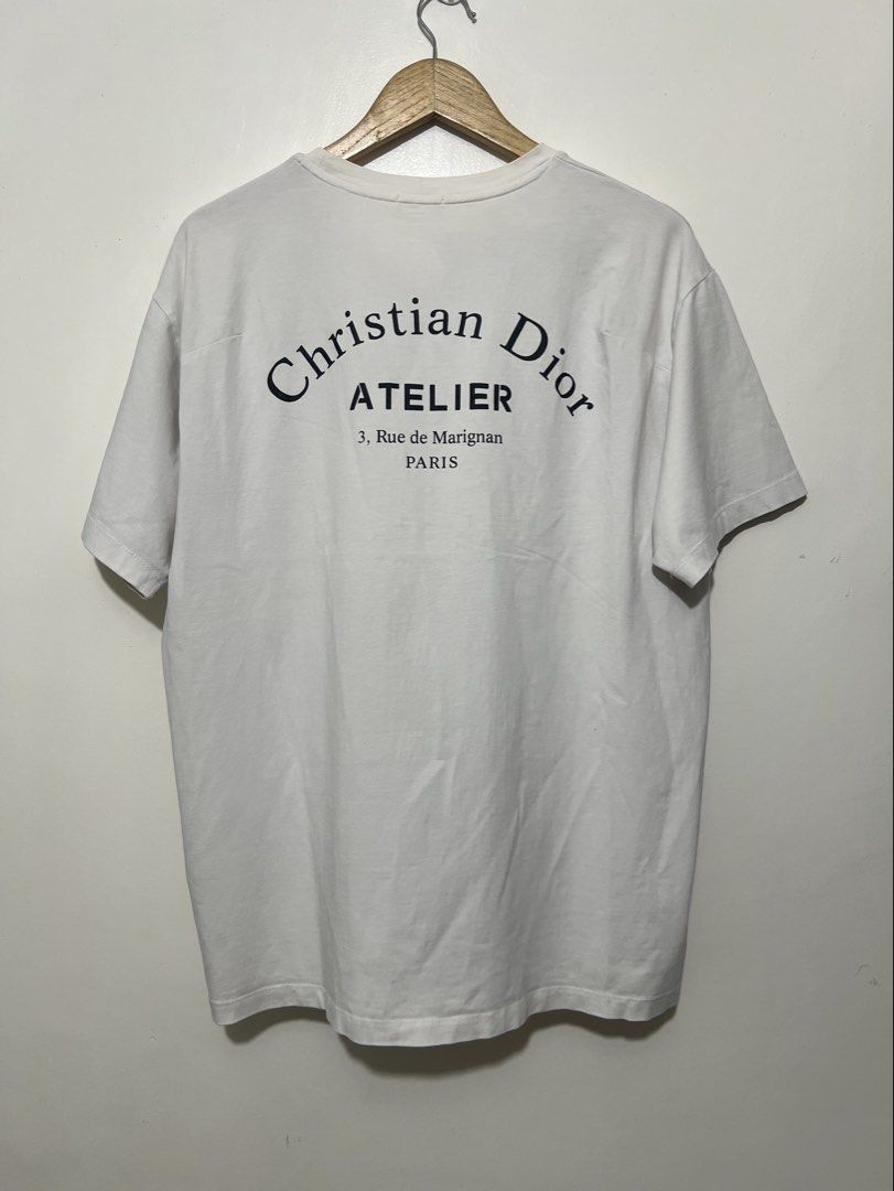 Christian dior t shirt (Category: Luxury Apparel) located in Bacolod City. Submitted by thriftppy_ (Listing ID 1443675520, Image 2). Description: Size: Large Width: 23 Length: 28 Color rate: 9.5/10 Good condition Issue: Washable stain ( See Last pic) DM for sure buyers 📥 Mode of payment:GCASH, BANK TRANSFER Unli vouch and vc for safety transaction. 📌Color may vary due to lighting📸 📦 Shipping via JNT EXPRESS🚚 📍Location: Bacolod City, Negros 