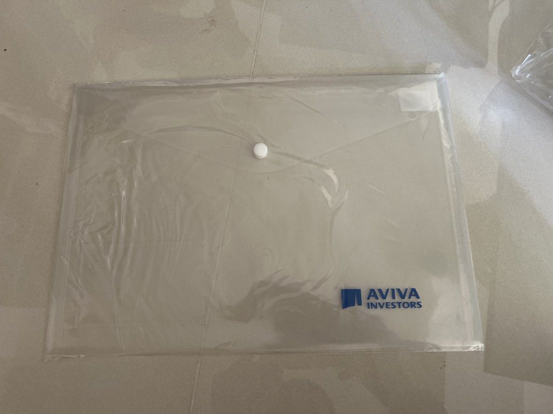 Clear Document Folder with Snap Button (Category: Stationery & School Supplies) located in Singapore. Submitted by cmloh (Listing ID 1443559764, Image 2). Description: - Clear plastic document folder - Secure snap button closure - Ideal for organizing papers and documents - Keeps files neat and tidy - Easy to carry - A pack of 12 - Many pack to give away - Self collect @ 533179.