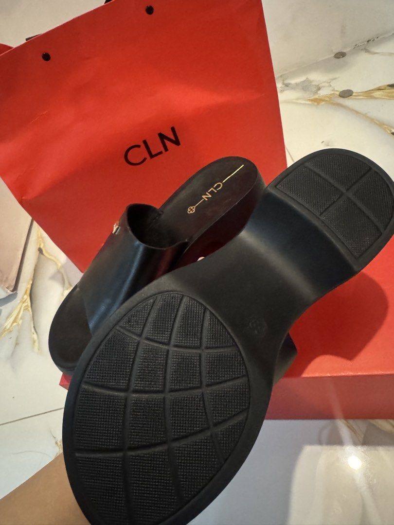 CLN (Category: Sandals) located in Manila. Submitted by sofia.things (Listing ID 1443694577, Image 3). Description: Too big saken gift lang siya malaki kase saken never been use fix price Lalamove only Loc imus cavite.