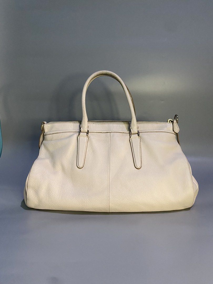 Coach Cream Leather Tote Bag (Category: Luxury Bags & Wallets) located in Cebu City. Submitted by nardcen (Listing ID 1443576491, Image 2). Description: - Authentic Coach cream leather tote bag - Secure main zip compartment - Comfortable top handles - Iconic Coach hang tag included - Spacious interior, ideal for daily essentials - Versatile and stylish for everyday wear.