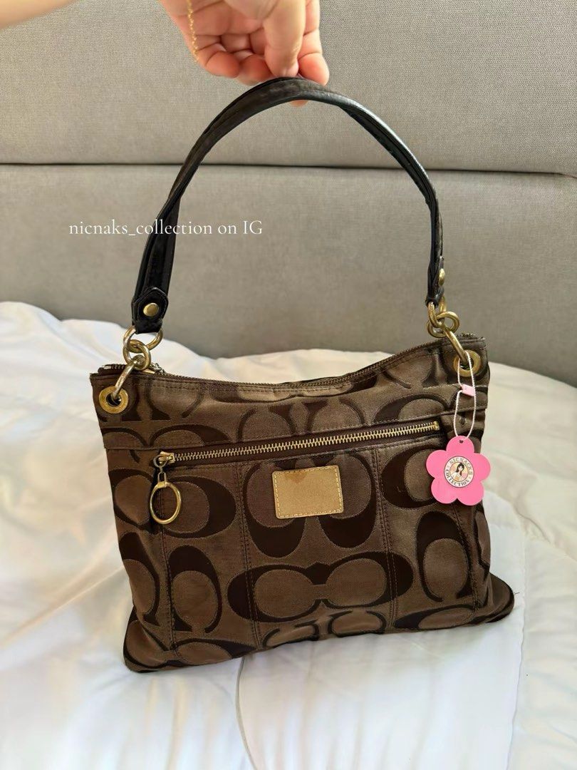 Coach Poppy Choco Brown Hobo Bag (Category: Luxury Bags & Wallets) located in Calasiao. Submitted by nicnaks_collection (Listing ID 1443621766, Image 1). Description: 𐙚 ‧₊˚ ⋅ Cch Poppy Metallic Choco Brown ♡⸝⸝ All items are guaranteed authentic. ⟢ Normal signs of usage ⟢ crack creed front and inside ⟢ Gold hardware tarnish ⟢ stiff strap Kindly read our shop rules. Strictly no cancellation, exchange, return/refund of items. Make sure to double ch
