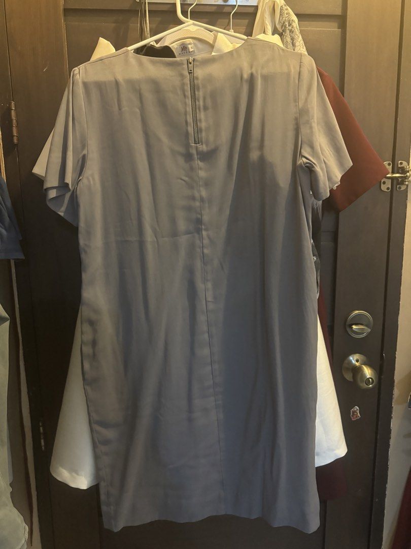COS Grey Short Sleeve Midi Dress (Category: Dresses) located in Manila. Submitted by tal_and_juju (Listing ID 1443524247, Image 2). Description: - Grey COS midi dress - Short sleeves - Back zipper closure - Simple and classic design - Versatile for work or casual wear - Comfortable fabric.