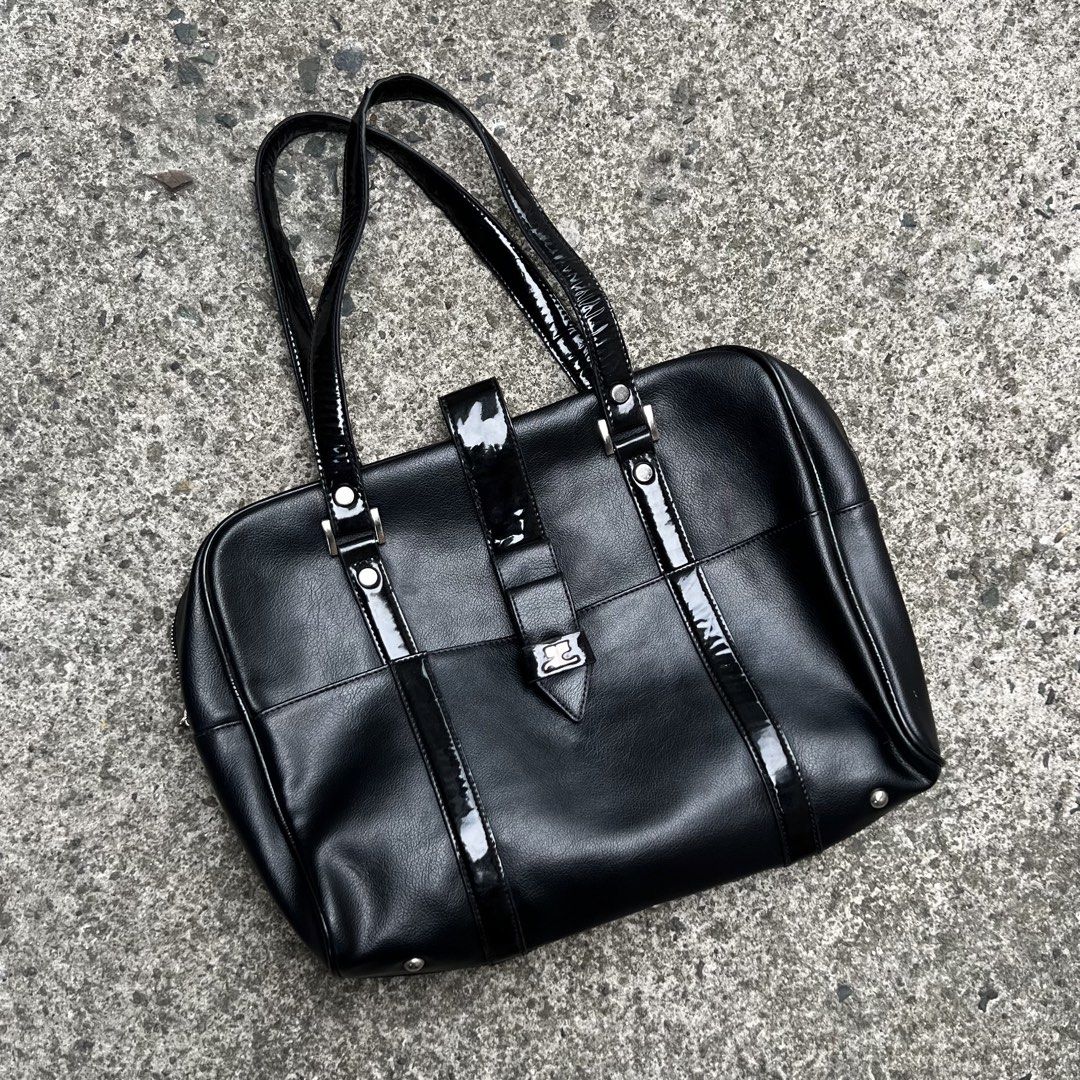 Courreges Black Shoulder Bag (Category: Shoulder Bags) located in Bulacan. Submitted by beesquit (Listing ID 1443570585, Image 1). Description: Decluttering : Courrèges Shoulder Bag • Material: Premium Synthetic Leather & Glossy Leather Strap • Spacious interior with secure zip closure •Ideal for everyday use or professional settings • See photos for dimensions & flaws MOP: GCash or BDO Shipping: JnT or Lalamove Make offer for serious buyers..