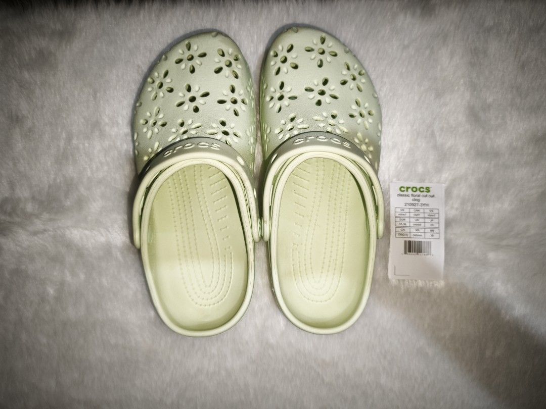Crocs Classic Floral Cut Out Clogs Jade Green (Category: Slippers and slides) located in Ilagan. Submitted by shop.prelovedpicks (Listing ID 1443586719, Image 2). Description: Crocs Classic Floral Cut Out Clogs Jade Green! - Original crocs - Size: M5W7 - Condition: Like new (See pics) - Inclusion: Crocs (With Crocs ziplock and bag) - Price of item + sf - Rfs: Decluttering, nakatambak na lang DM for more photos or questions! 💌.