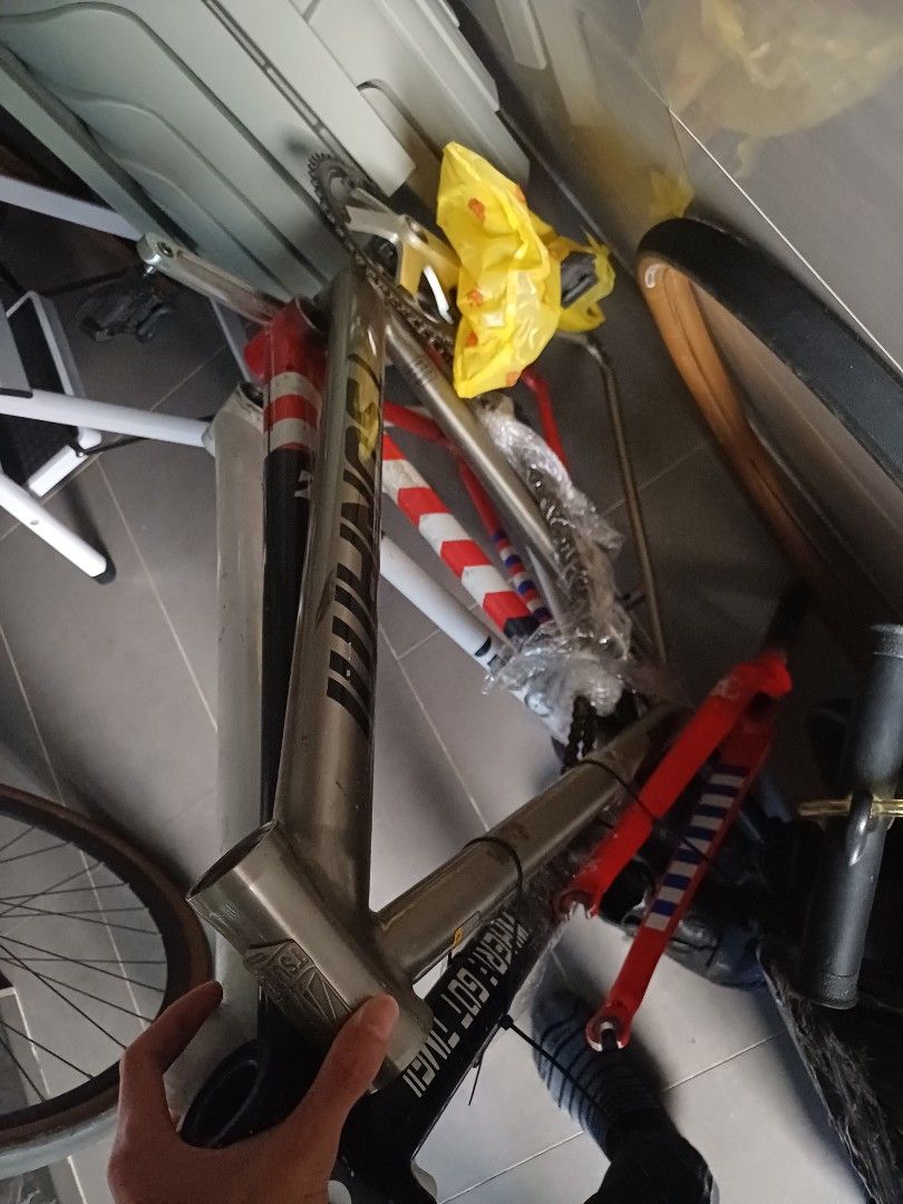 3 fixie frames (Category: Bicycles) located in Singapore. Submitted by djjjjjjjjjj (Listing ID 1443569078, Image 2). Description: 3 Frames -2 tsunami snm 100 -1 gray All no dents or cracks.