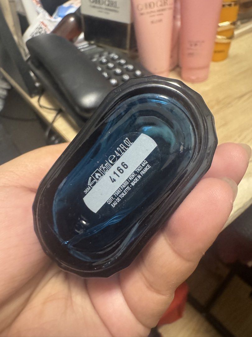 Davidoff Cool Water Eau de Toilette for Men (Category: Fragrance & Deodorants) located in Taguig. Submitted by geestuff27 (Listing ID 1443622090, Image 2). Description: - Davidoff Cool Water Eau de Toilette - 80/125ml bottle - Made in France - Classic, popular scent - Ideal for everyday wear.
