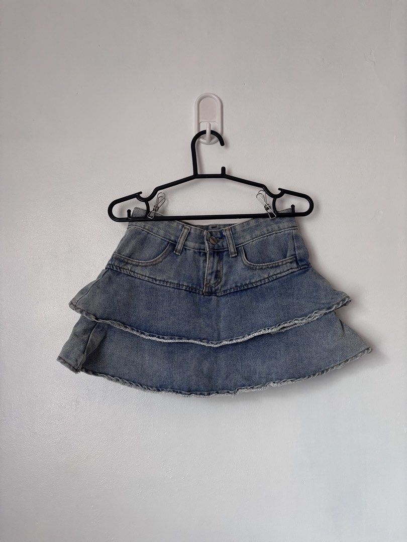 Denim Ruffle Mini Skirt (Category: Skirts) located in Taguig. Submitted by _esse (Listing ID 1443563441, Image 1). Description: .
