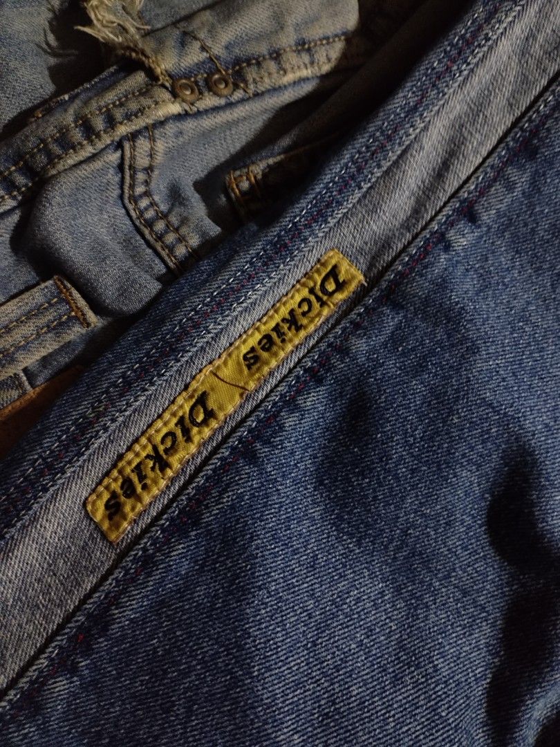 DICKIES BAGGY JORTS Y2K (Category: Shorts) located in Paranaque City. Submitted by ukaymulabiringan (Listing ID 1443578695, Image 3). Description: 𝗗𝗜𝗖𝗞𝗜𝗘𝗦 𝗕𝗔𝗚𝗚𝗬 𝗝𝗢𝗥𝗧𝗦 💰: ₱300 + SF measurements: • waist: 33 • thigh: 14 • hem: 13 • length: 25 issues/notes: • loose stitches on front tag •distressing on buttonhole • measurements are in inches • color may vary due to lighting • pm for more details.