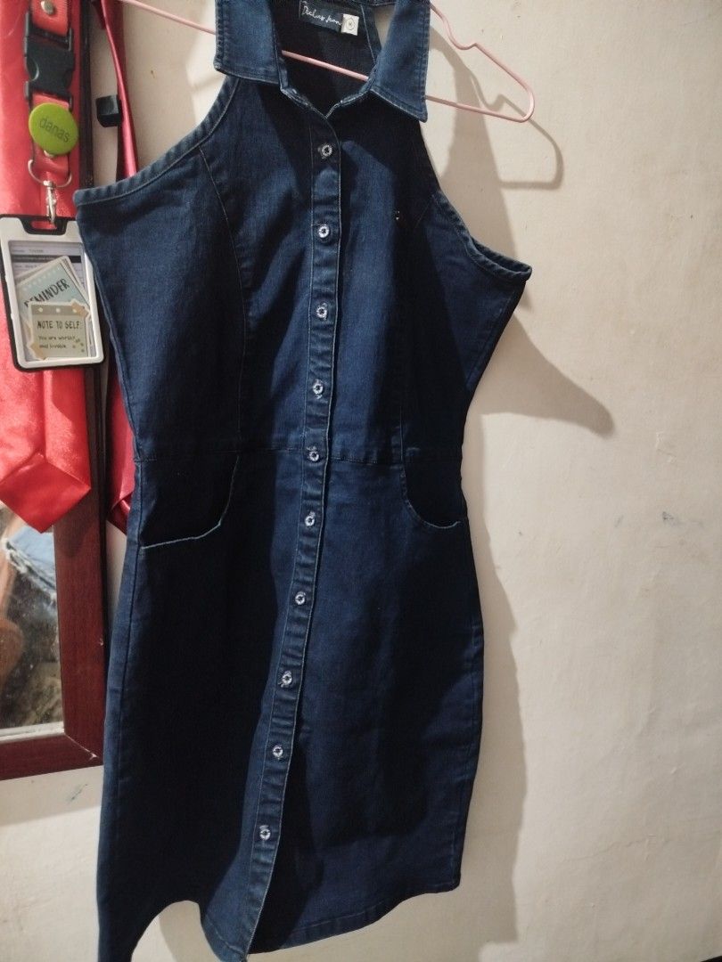 Dickies Jeans Denim Halter Dress (Category: Dresses) located in Caloocan City. Submitted by sunrizel (Listing ID 1443645982, Image 1). Description: Dickies Jeans denim dress. Halter neck style with a collared button-up front. Has pockets on the sides. Elasticated waist. Dark wash denim. Size M. Great for casual wear. 📦 ships from North Caloocan 🧾 Maya or bank transfer (Gotyme).