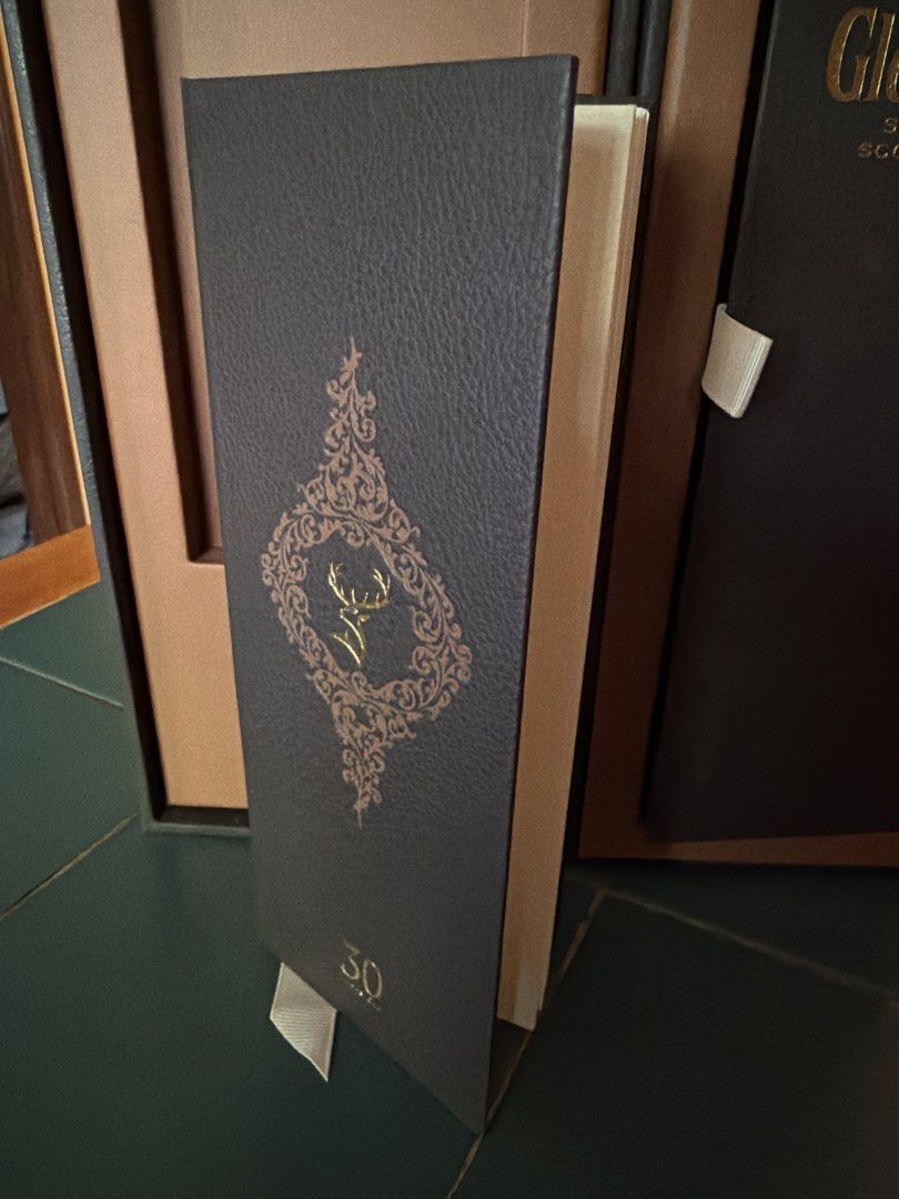 Empty box (Category: Everything Else) located in Singapore. Submitted by jjkien (Listing ID 1443519289, Image 3). Description: Nice 30 years Glenfiddich box for sell.