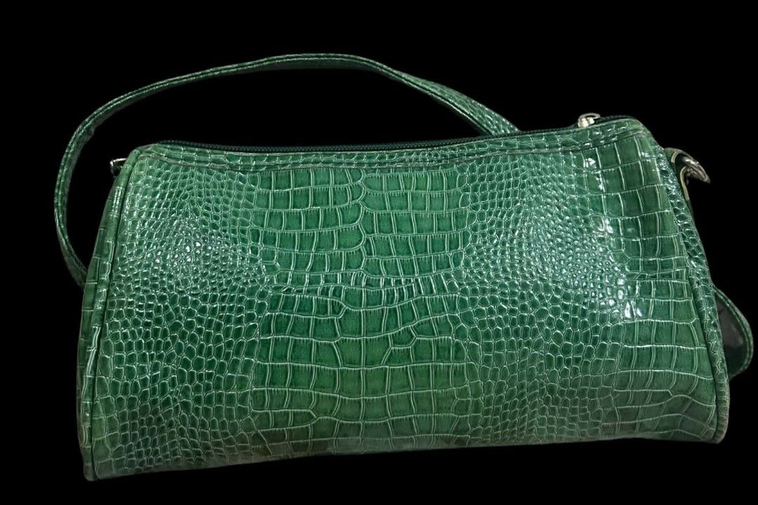 ESQUIRE SLING BAG CROCO PATTERN (Category: Cross-body Bags) located in Cavite. Submitted by jp477 (Listing ID 1443577850, Image 2). Description: FROM JAPAN SURPLUS- PRELOVED ESQUIRE SLING BAG CROCO PATTERN GOOD CONDITION SLIGHT SIGNS OF USAGE SRP 900.