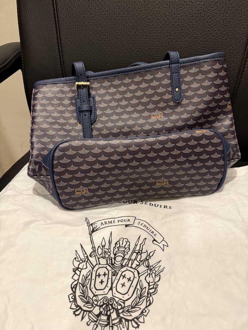 Faure Le Page (FLP) Blue Daily Battle 27 Bag (Category: Luxury Bags & Wallets) located in Manila. Submitted by cldluxefinds (Listing ID 1391455370, Image 2). Description: - 100% original - No issue, like new - Inclusion: Dust bag only WIDTH: 27 cm / 10.2 in HEIGHT: 23 cm / 9 in DEPTH: 13 cm / 5 in.