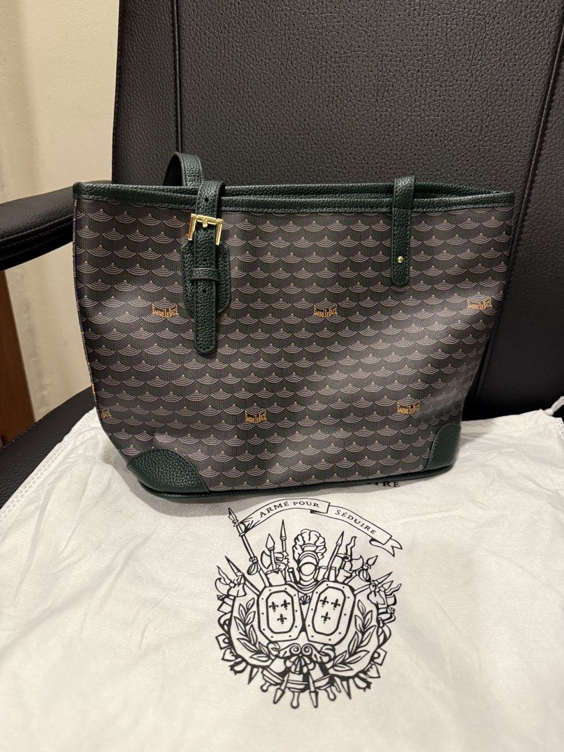 Faure Le Page (FLP) Green Daily Battle 27 Bag (Category: Luxury Bags & Wallets) located in Manila. Submitted by cldluxefinds (Listing ID 1388281383, Image 3). Description: - 100% original - No issue, like new - Inclusion: Dust bag only WIDTH: 27 cm / 10.2 in HEIGHT: 23 cm / 9 in DEPTH: 13 cm / 5 in.