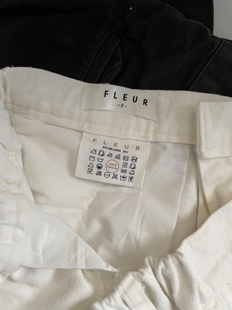Fleur wide short (Category: Shorts) located in Manila. Submitted by _jerome (Listing ID 1443529392, Image 3). Description: Fleur double pleated short WAIST - 26 TO 34 (ADJUSTABLE / GARTERIZE) LENGTH - 22.5 THIGH -17.5 LEG OPENING - 15.