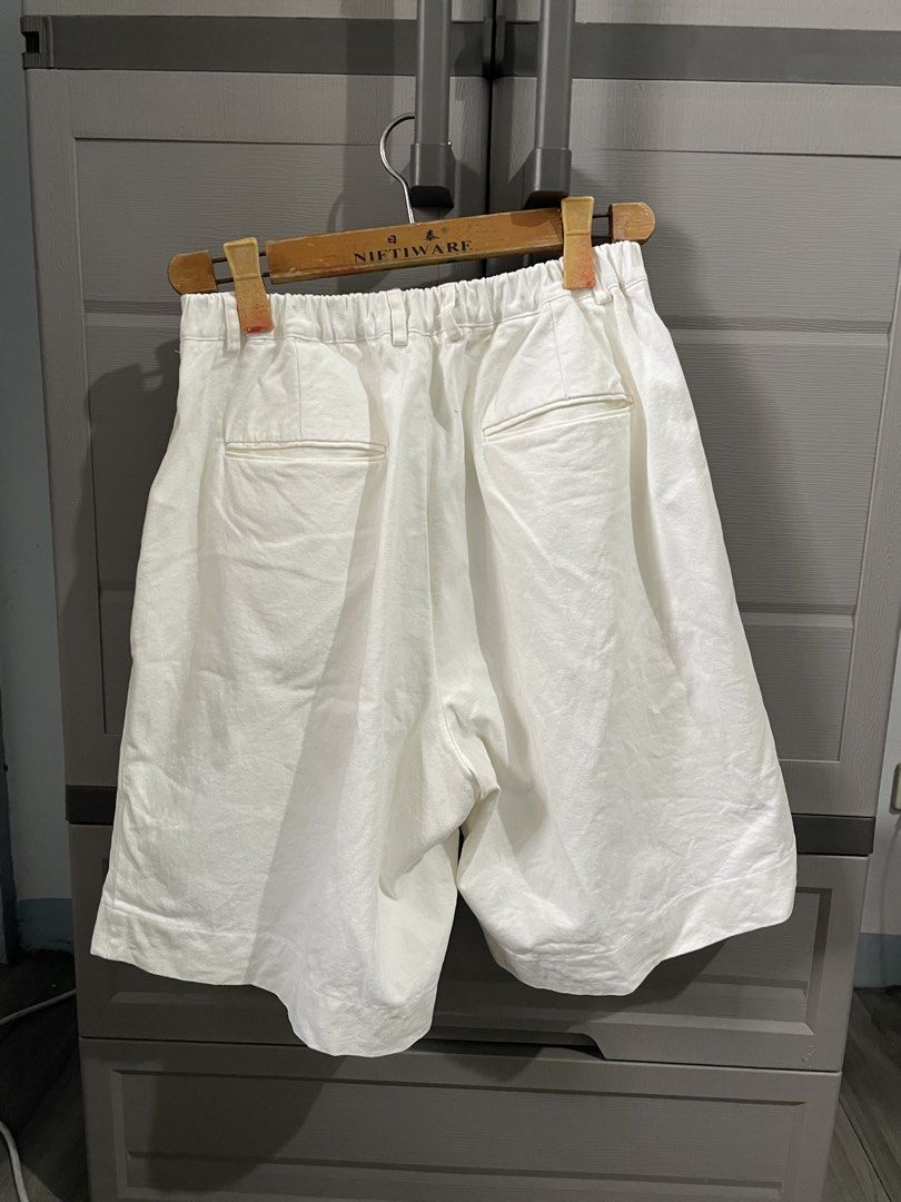 Fleur wide short (Category: Shorts) located in Manila. Submitted by _jerome (Listing ID 1443529392, Image 2). Description: Fleur double pleated short WAIST - 26 TO 34 (ADJUSTABLE / GARTERIZE) LENGTH - 22.5 THIGH -17.5 LEG OPENING - 15.