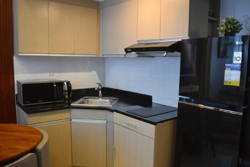 For Rent 2BR, loft type (Category: Apartments & Condos) located in Caloocan City. Submitted by michaelgutierrez_4244 (Listing ID 1443542691, Image 2). Description: Eton Emerald lofts, 36F Fully Furnished, .
