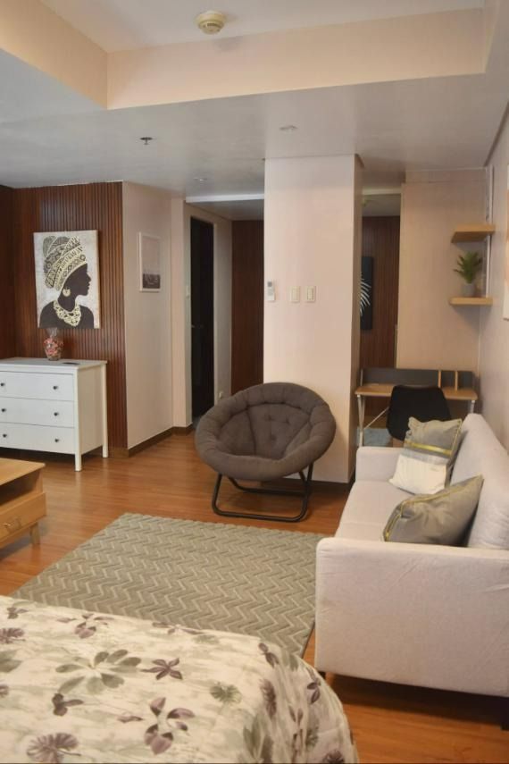 For Rent 2BR, loft type (Category: Apartments & Condos) located in Caloocan City. Submitted by michaelgutierrez_4244 (Listing ID 1443542691, Image 3). Description: Eton Emerald lofts, 36F Fully Furnished, .