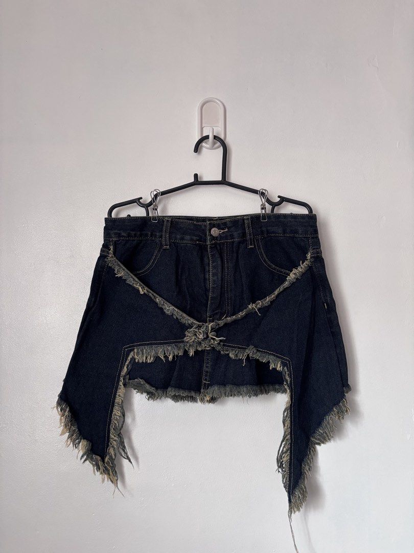 Fringed Denim Skirt (Category: Skirts) located in Taguig. Submitted by _esse (Listing ID 1443541584, Image 1). Description: Waist 32” Length 12” .