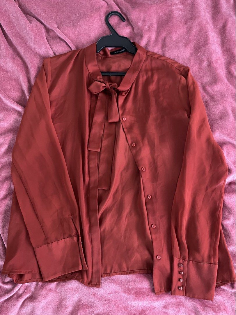 G2000 Women Long Sleeves Blouse (Category: Longsleeves) located in Mandaluyong City. Submitted by m_streasure (Listing ID 1443565561, Image 1). Description: - barely used .