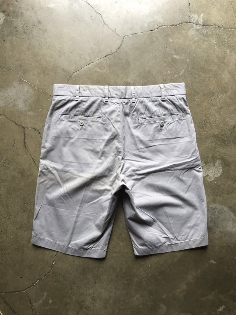 Uniqlo Chino shorts (Category: Chinos) located in Cabanatuan. Submitted by offtherack.studio (Listing ID 1443572485, Image 2). Description: EXCELLENT CONDITION AUTHENTIC LENGTH: 19.5 WAIST: 30-33 HEM: 9.5 FLAW: minimal stain (washable).