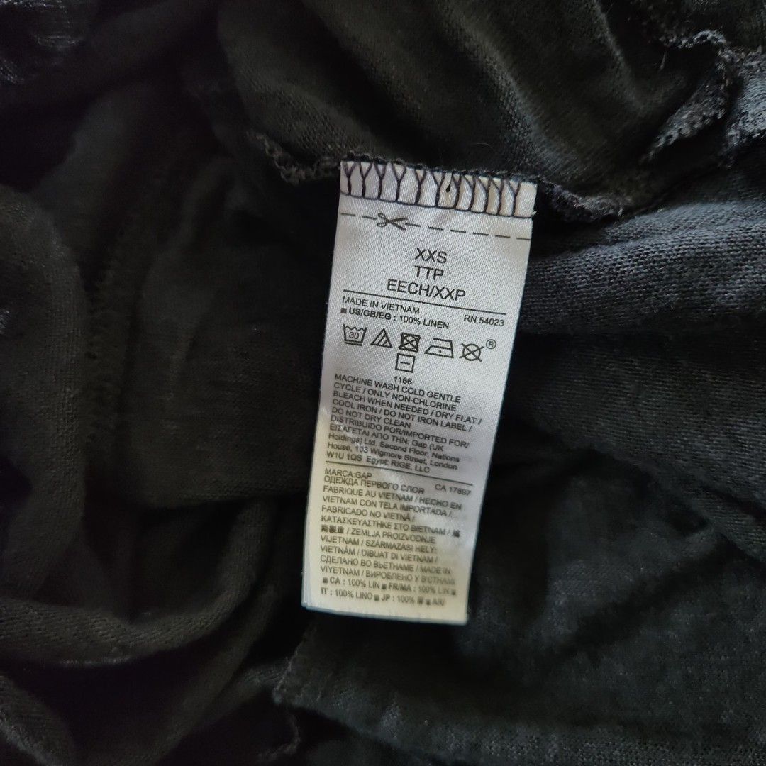 Gap wide neck linen black slub tee (Category: Tshirts & Polo Shirts ) located in Tarlac. Submitted by ruggedoutline (Listing ID 1443594942, Image 3). Description: (shipping included).