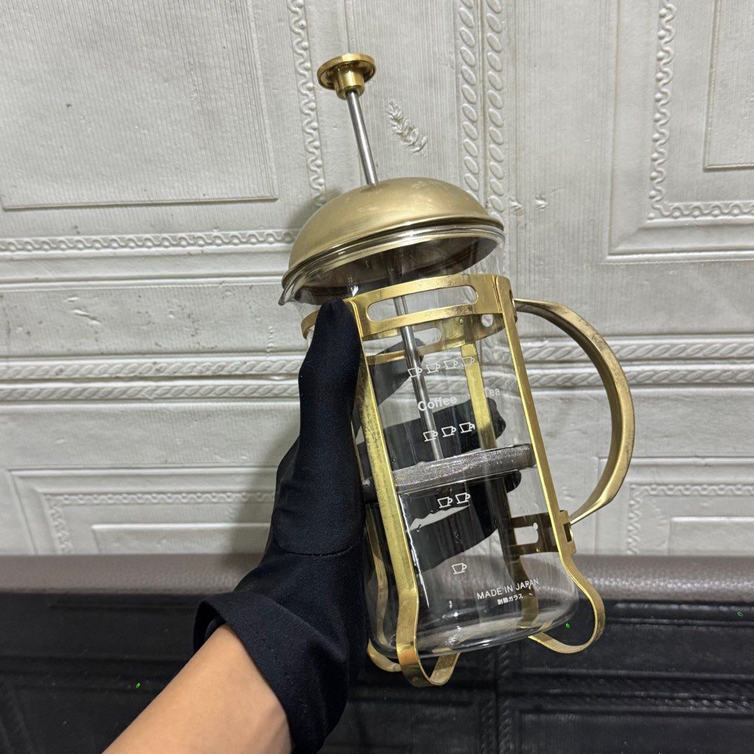 Gold french press coffee tea maker (Category: Coffee & Tea Tableware) located in Rizal. Submitted by houseofbell (Listing ID 1443677124, Image 2). Description: .