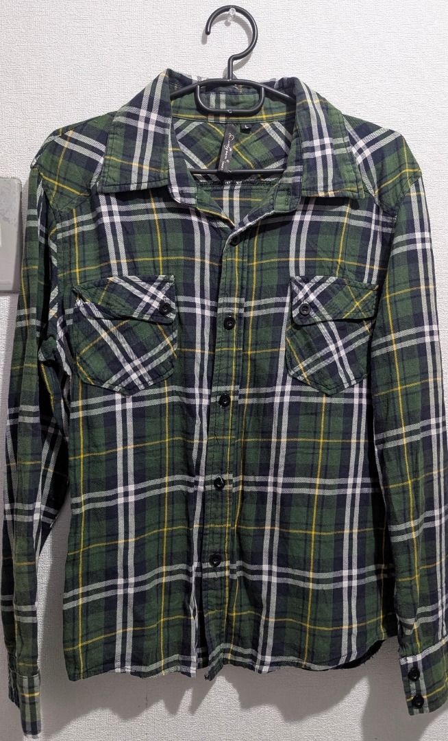 Green Checkered Polo (Category: Activewear) located in Pasig City. Submitted by igustnik (Listing ID 1443671807, Image 1). Description: NEVER USED WASHED ONLY SMALL TO MEDIUM.