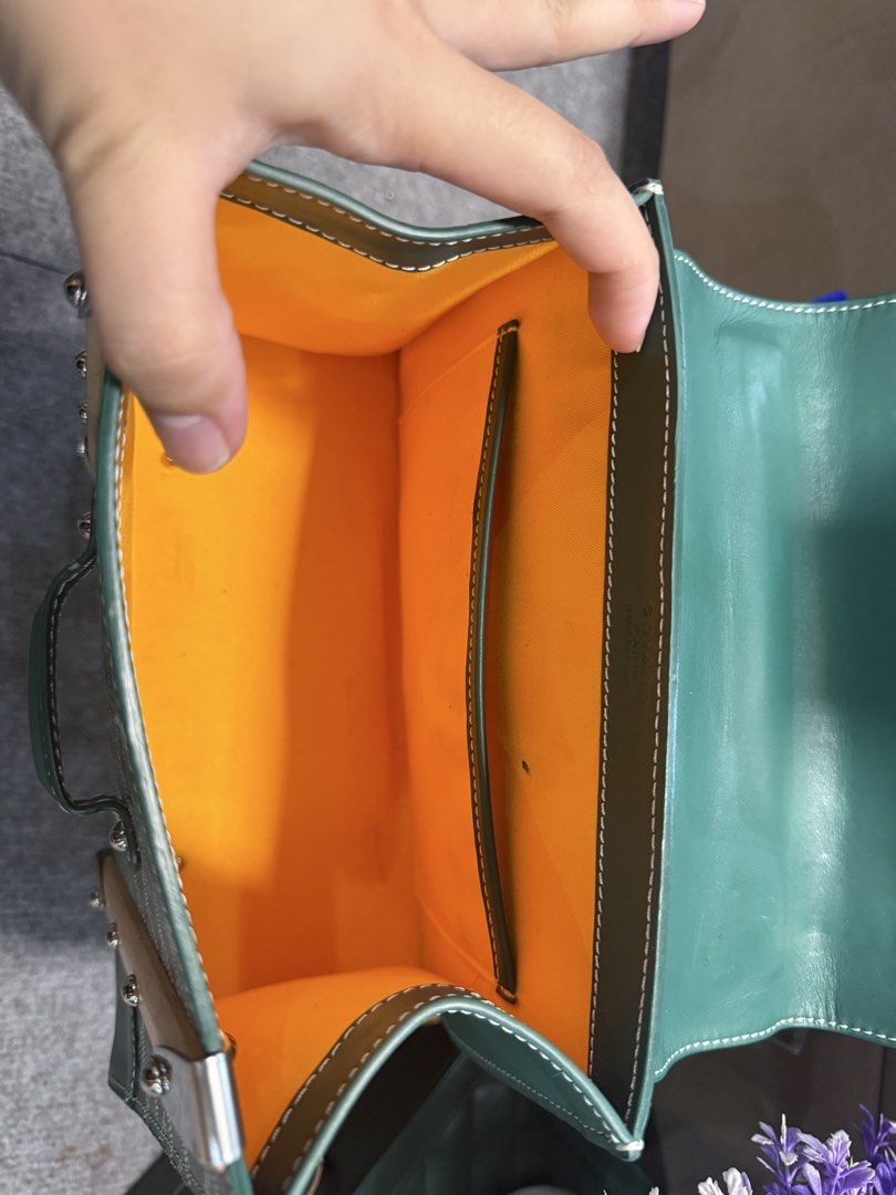 Green Goyard Saigon Shoulder Handbag (Category: Cross-body Bags) located in Naga. Submitted by grand_trehh (Listing ID 1443690354, Image 3). Description: This is Japan Surplus Bag Green Goyard Saigon as is - untested minor flaws only but in great condition.