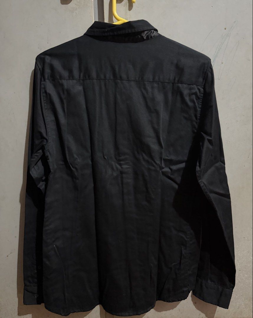 Guess Black Long Sleeve Button Up Shirt (Category: Tshirts & Polo Shirts ) located in Cebu City. Submitted by k3nn4 (Listing ID 1443679584, Image 2). Description: Guess long sleeve polo XS Size (Slim Fit) Only used a few times, still good as new Can do meetups at Ramos or delivery through Maxim/Lalamove PM for more details.
