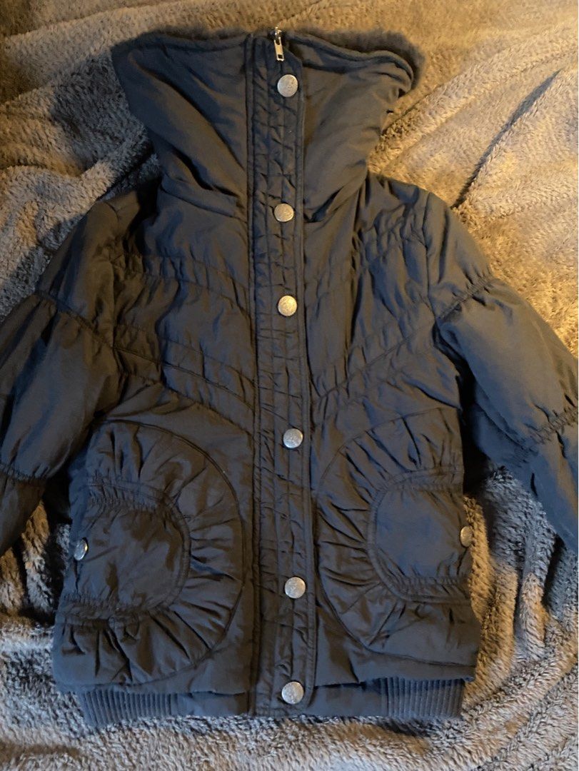 Gyaru Puffer Jacket with Fur Collar (Category: Coats, Jackets and Outerwear) located in Makati City. Submitted by basedg0d (Listing ID 1443589690, Image 2). Description: Fits S-M Brand: Max Mara .