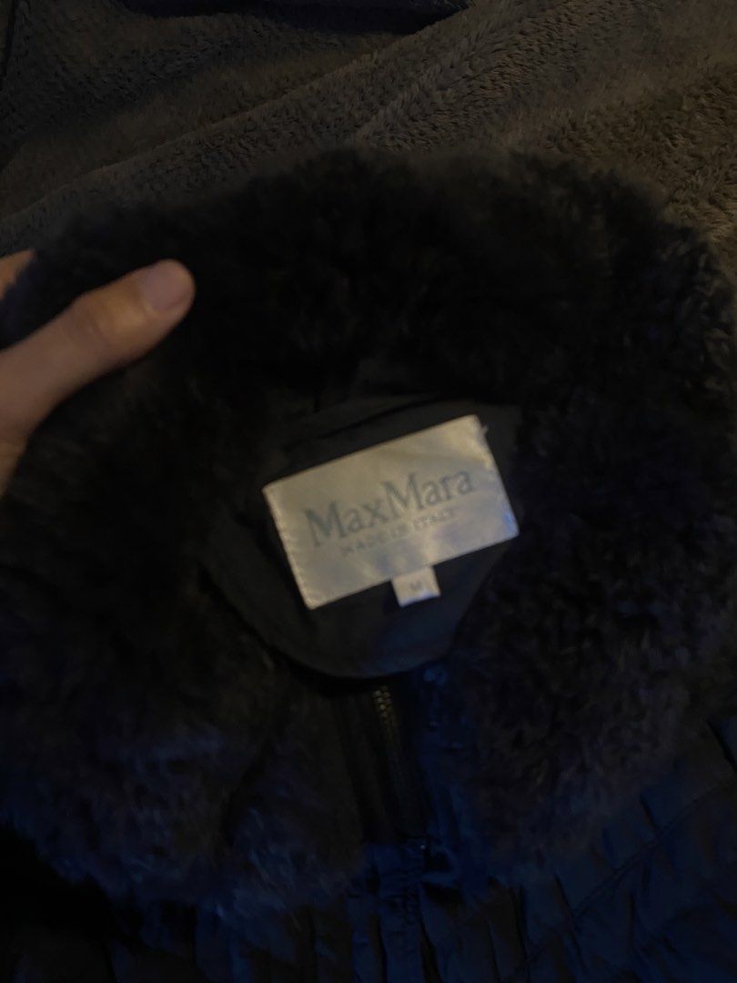 Gyaru Puffer Jacket with Fur Collar (Category: Coats, Jackets and Outerwear) located in Makati City. Submitted by basedg0d (Listing ID 1443589690, Image 3). Description: Fits S-M Brand: Max Mara .