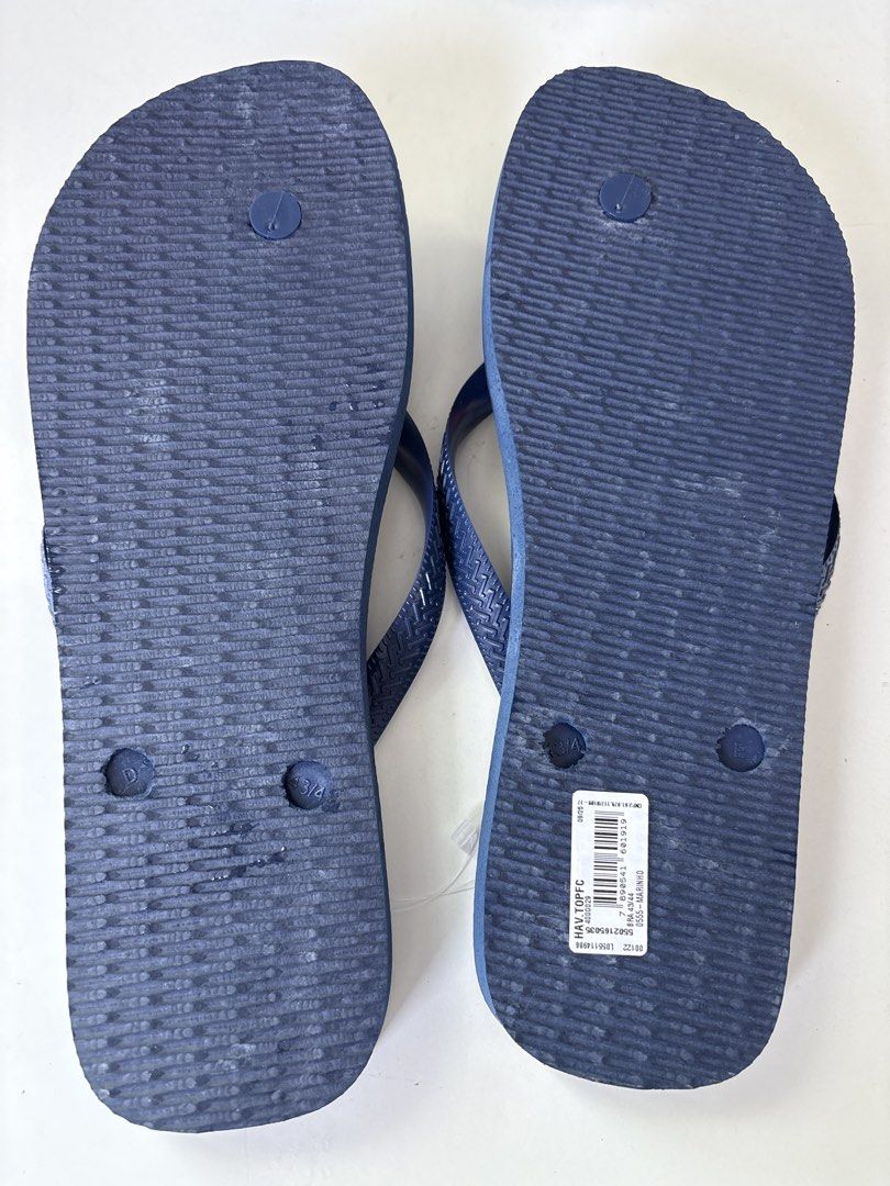 Havaianas Navy Blue Flip Flops Size 45-46 (Category: Flipflops and Slides) located in Singapore. Submitted by philippelh (Listing ID 1443534965, Image 2). Description: - Classic Havaianas flip flops - Colour: Navy Blue - Size: 43-44 - Signature textured straps - Ribbed soles for enhanced grip - Ideal for beach and casual outings - Easy slip-on style.