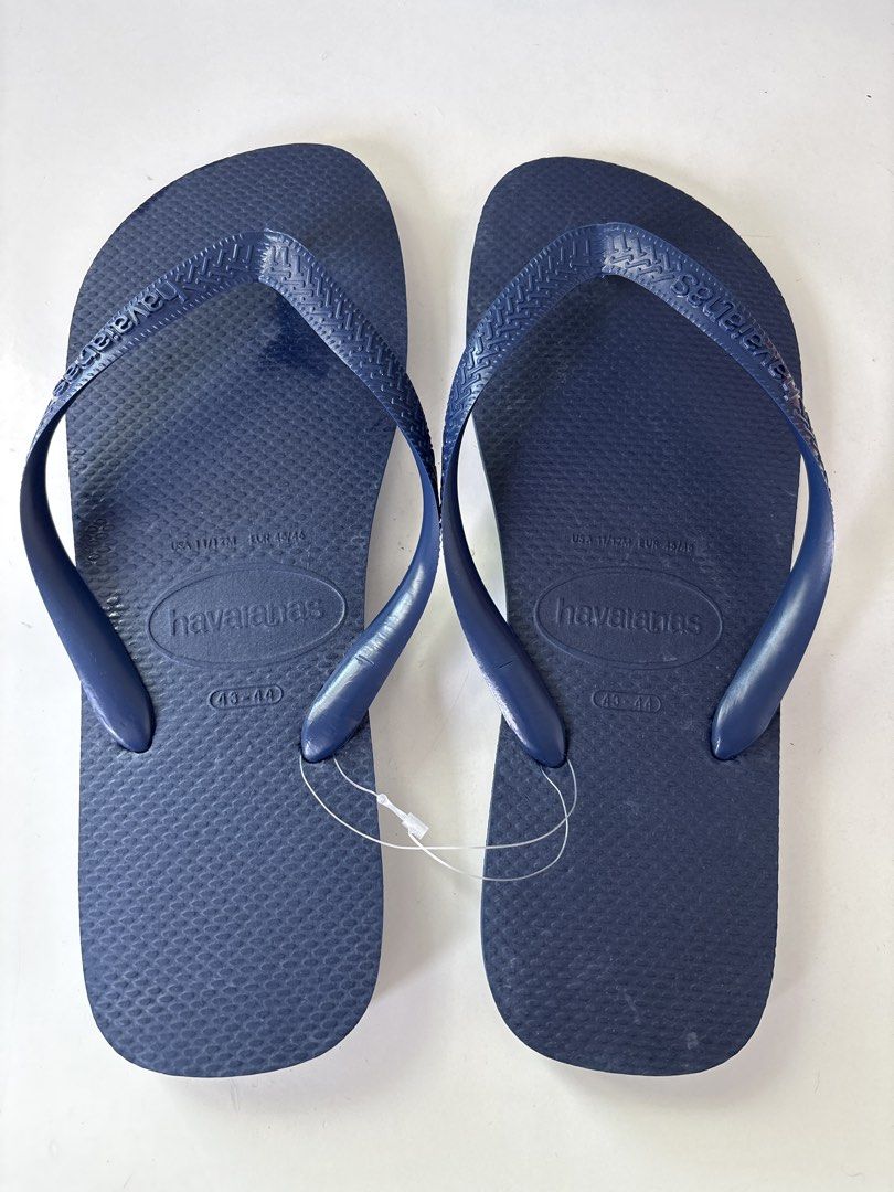 Havaianas Navy Blue Flip Flops Size 45-46 (Category: Flipflops and Slides) located in Singapore. Submitted by philippelh (Listing ID 1443534965, Image 1). Description: - Classic Havaianas flip flops - Colour: Navy Blue - Size: 43-44 - Signature textured straps - Ribbed soles for enhanced grip - Ideal for beach and casual outings - Easy slip-on style.