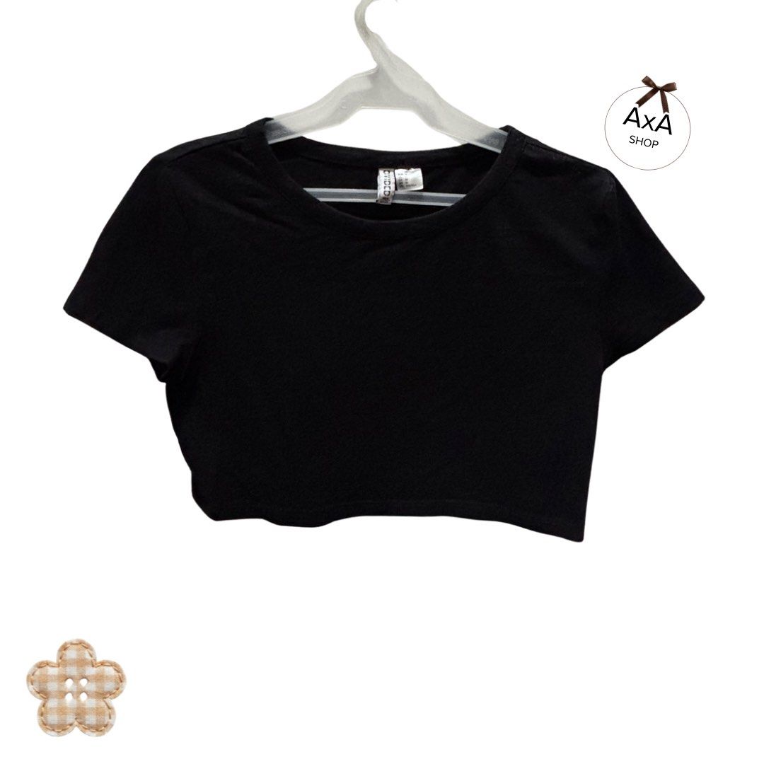 H&M Black Cropped T-Shirt (Category: Shirts) located in Makati City. Submitted by axashop (Listing ID 1443578599, Image 2). Description: - Fits Small to Medium - This top is fitted cropped top (the style is really like that) - Short sleeves - Crew neck - Pairs well with high-waisted bottoms.