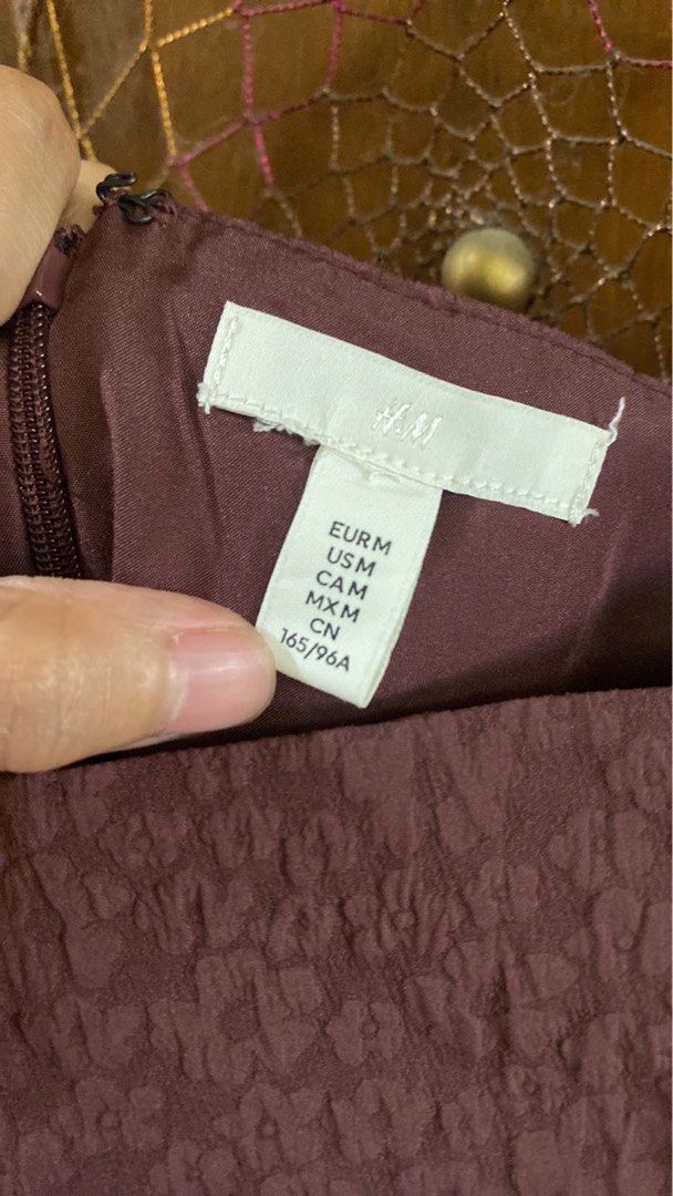 H&M Brown Semi-Formal Dress (Category: Dresses) located in Las Pinas. Submitted by jujurafa (Listing ID 1443605068, Image 2). Description: - Only used twice - Perfect for Graduation or any Formal Events - Thick/Good Material.