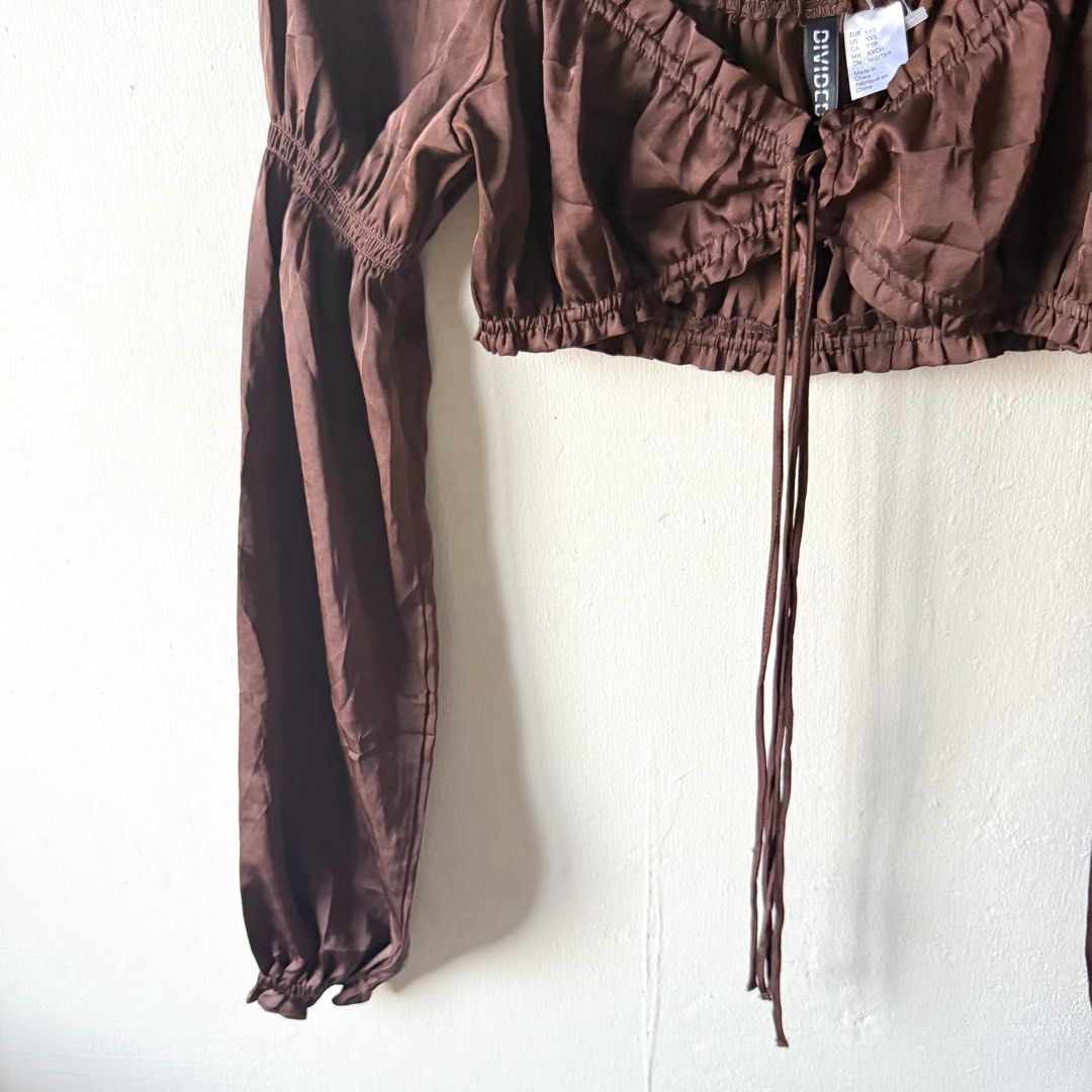 H&M Dark Brown Milkmaid Crop Top (Category: Longsleeves) located in Antipolo. Submitted by rosywardrobe (Listing ID 1443515646, Image 3). Description: 🎀 MAKE READING A HABIT 🎀 • No order form, no reservation! • Strictly 1 day reservation • Payment first before order processing • No return, No exchange • Don’t make an offer if you’re not 100% sure • No shipping every weekends — PAYMENT CHANNELS — • GCash • Gotyme • Maya • BDO • BPI • Unionbank —