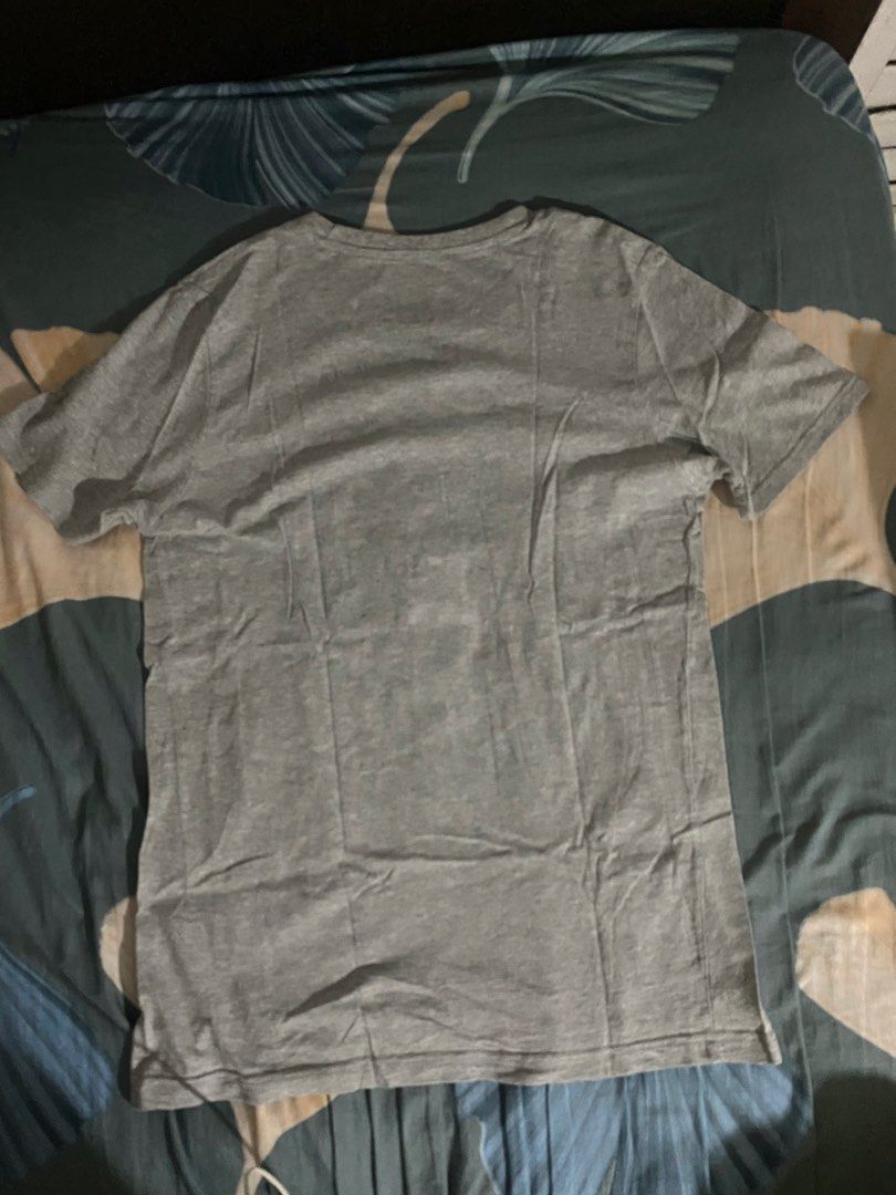 "I Love SG" Grey Shirt (Category: Tshirts & Polo Shirts ) located in Quezon City. Submitted by naruiii (Listing ID 1443641697, Image 2). Description: Length: 27.5in Width: 18.5in Size: M in tag.