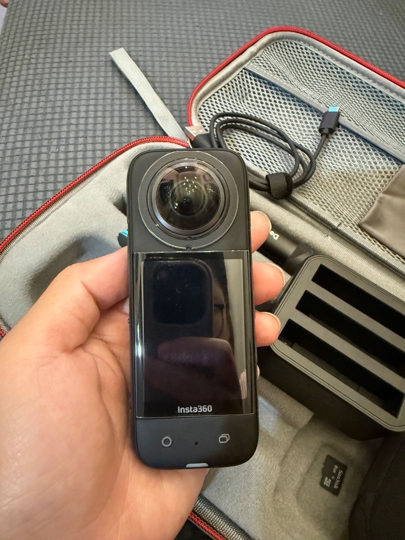INSTA 360 X3 (Category: Cameras) located in Taguig. Submitted by nday26 (Listing ID 1443645742, Image 3). Description: Memory card not included With extra battery.