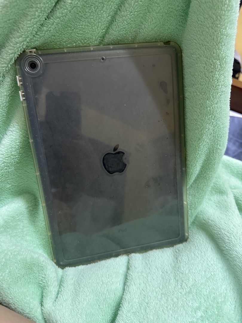 IPAD 8th Gen 32gb Space Grey (Category: iPad) located in Manila. Submitted by declutteringlot (Listing ID 1443566089, Image 3). Description: Will reboot once sold Unit only For sale only no swap.