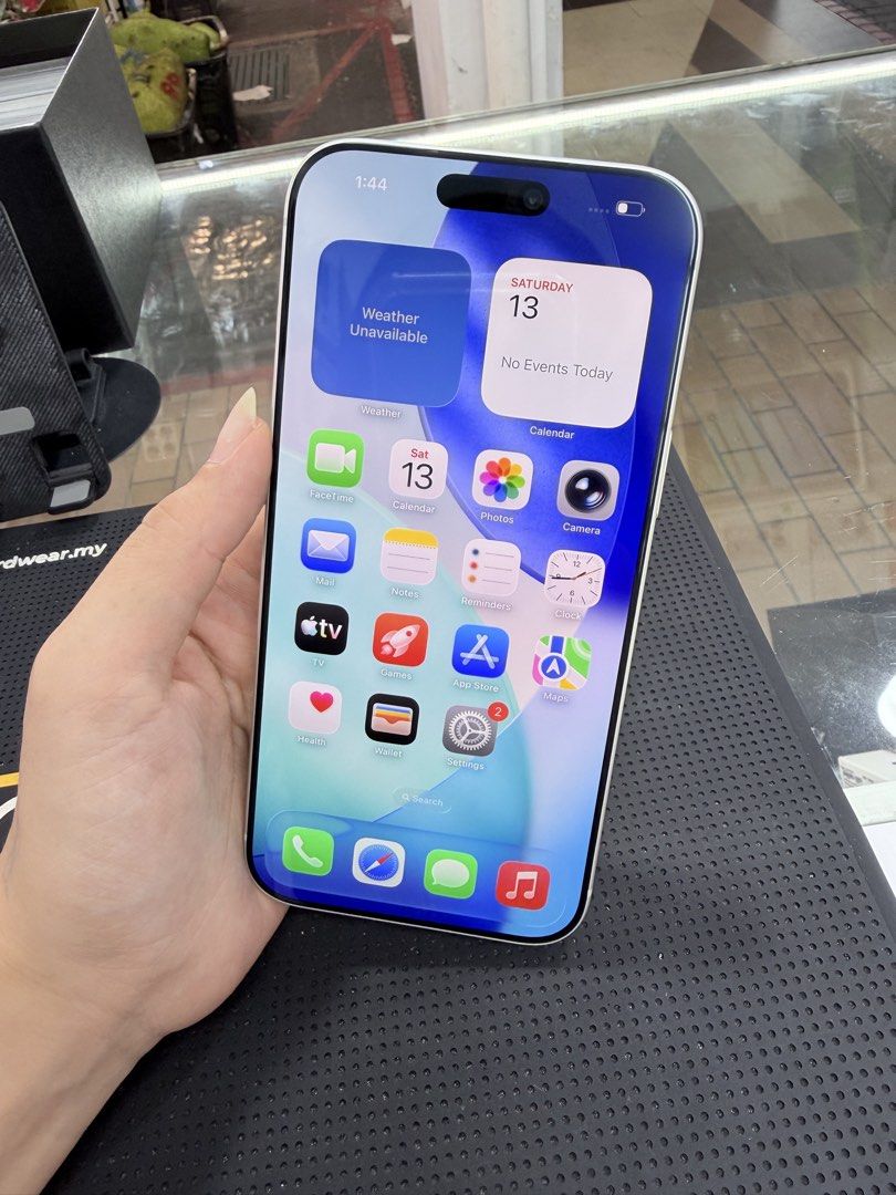 iPhone 17 Pro Max Silver 256GB (Category: iPhone 17 Series) located in Singapore. Submitted by mobilebro98 (Listing ID 1443563243, Image 2). Description: Interested may pm me . Self collect @ Yishun Street 22 #01-341 [S’760291] Hengmobile Repaired before (refer to photo 4) Rear camera spoil. Face ID still can detect face recognition just shown blackout. .
