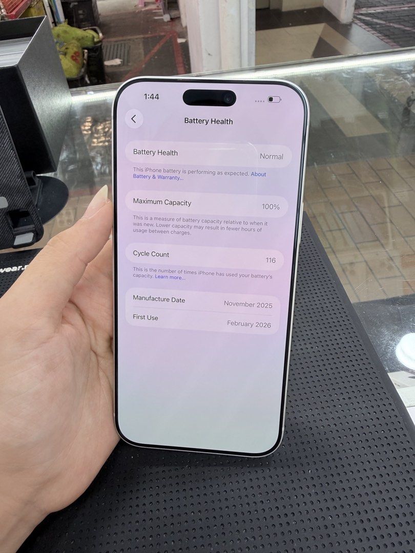 iPhone 17 Pro Max Silver 256GB (Category: iPhone 17 Series) located in Singapore. Submitted by mobilebro98 (Listing ID 1443563243, Image 3). Description: Interested may pm me . Self collect @ Yishun Street 22 #01-341 [S’760291] Hengmobile Repaired before (refer to photo 4) Rear camera spoil. Face ID still can detect face recognition just shown blackout. .