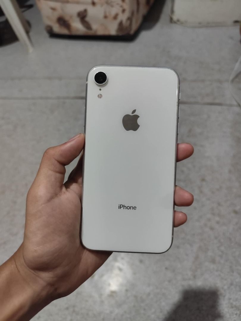 Iphone Xr White - 128GB (Category: iPhone X Series) located in Caloocan City. Submitted by rence.11 (Listing ID 1443641322, Image 1). Description: .