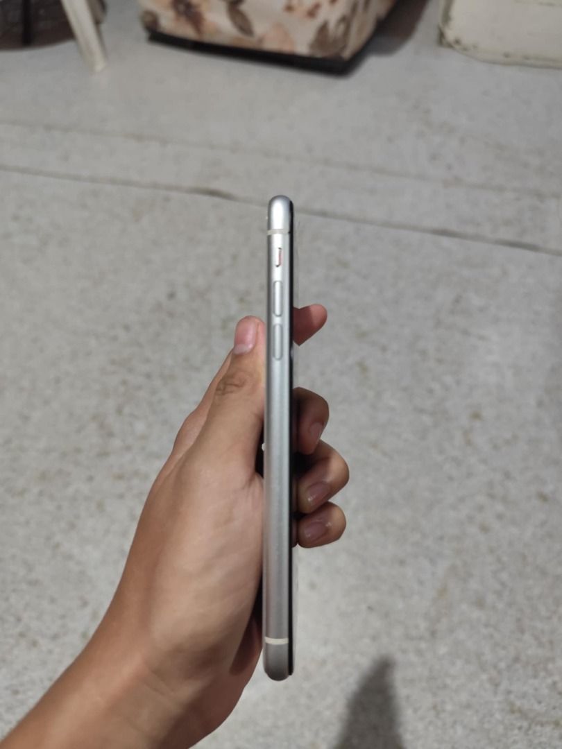 Iphone Xr White - 128GB (Category: iPhone X Series) located in Caloocan City. Submitted by rence.11 (Listing ID 1443641322, Image 3). Description: .